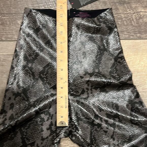 NWT Commando Women's Faux Leather Animal Legging Gray Snake  M - Picture 10 of 10